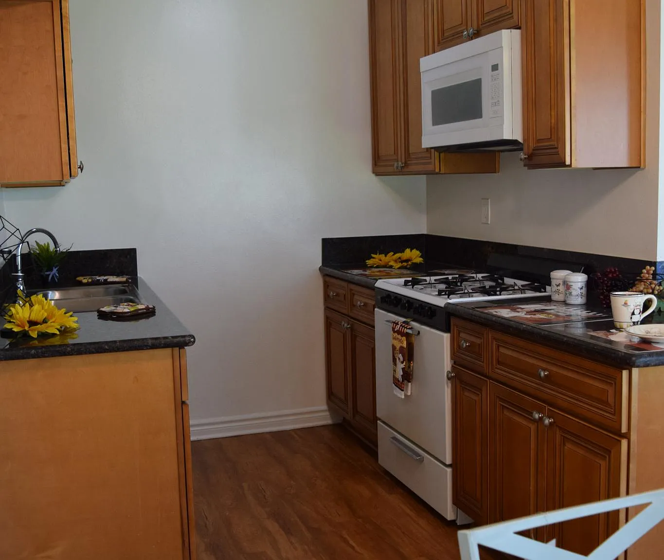 Chanteclair Apartments — Photo 1