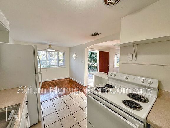 4th image of 1210 Cloverlawn Ave