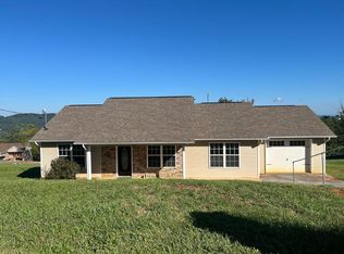 668 Privet Dr, Dandridge, TN 37725