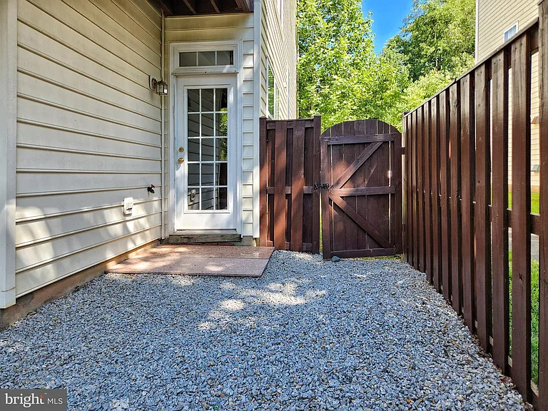 13906 Gothic Dr — Photo 49