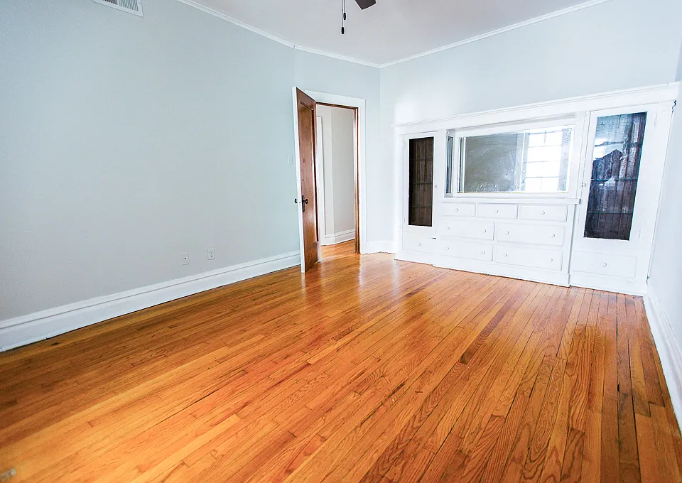 1104 N. Oakley Blvd.