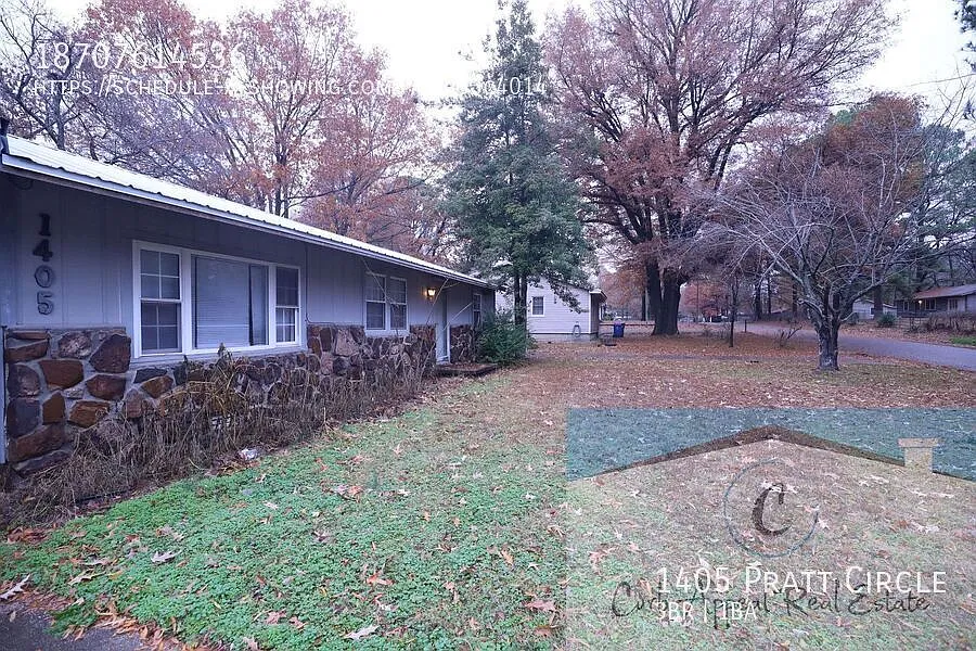 Recently renovated 3 bed, 1 bath house - includes workshop (electricity & bath), storage shed & f... — Photo 3