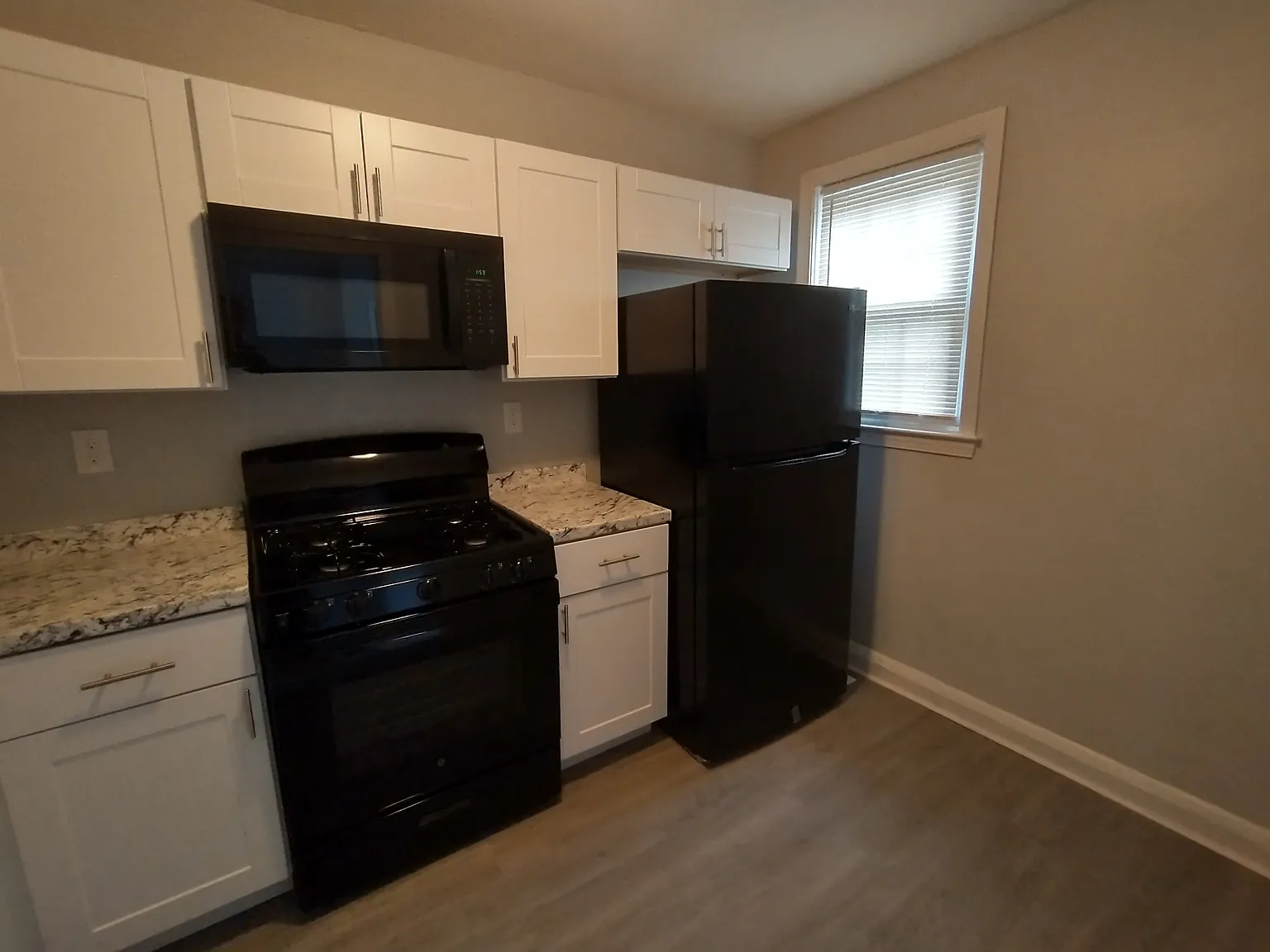 2 bed, 726 sqft, $1,199 — Photo 2