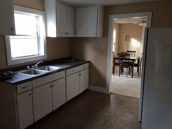 3rd image of 910 Green St