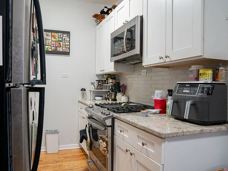 931 W Leland Ave — Photo 6