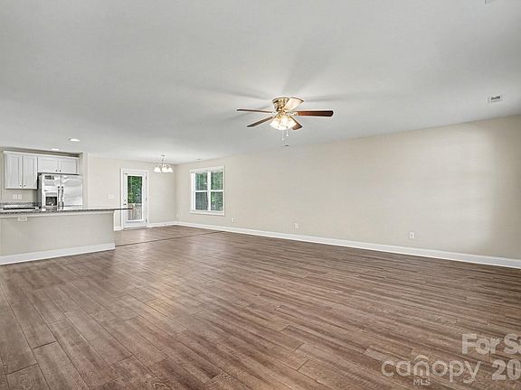 2nd image of 1548 Mayfair Dr