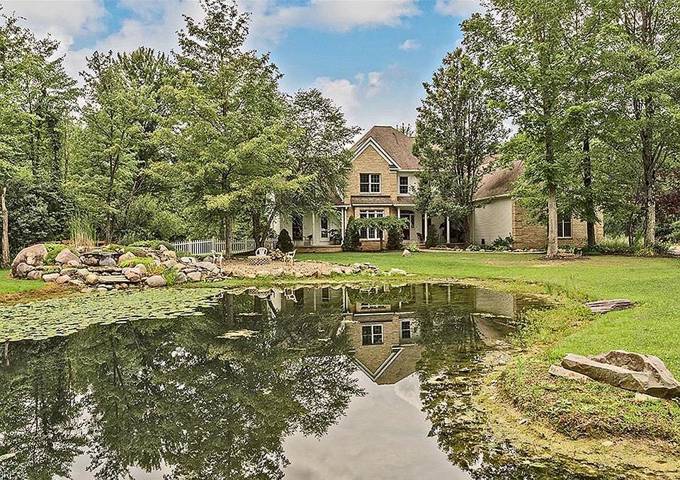 1st image of 18920 White Oak Dr