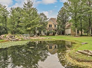 18920 White Oak Dr, Chagrin Falls, OH 44023