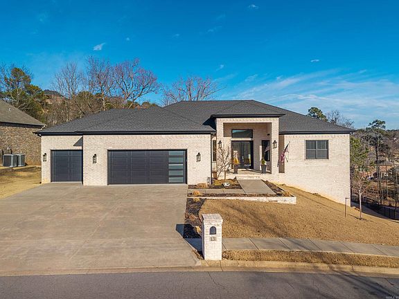 2nd image of 121 Oneida Way