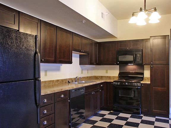 4th image of 715 B Ave E APT 8