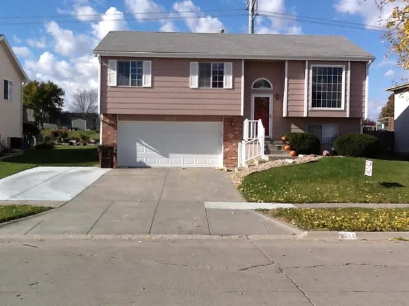 2919 NW 8th St, Lincoln, NE 68521