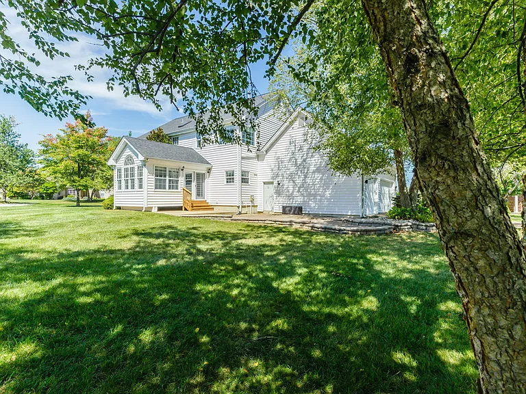 120 Roehampton Ln — Photo 80