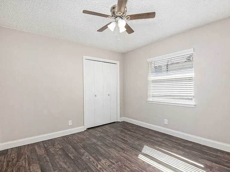 6915 W Cleburne Rd — Photo 18