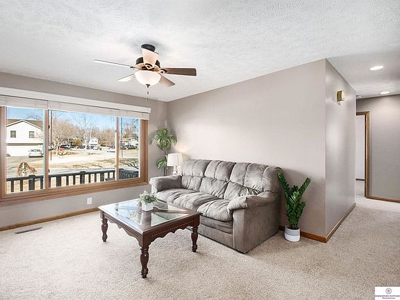 3rd image of 1731 Groveland Cir