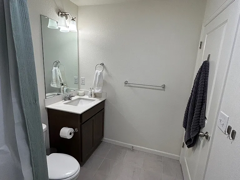 Guest Bathroom upstairs (shared for Guest bedrooms 1&2)