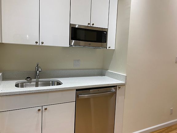 5th image of 178 E 7th St APT 1A