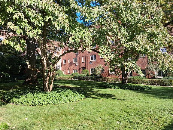 4th image of 30 Saint Paul St APT 5