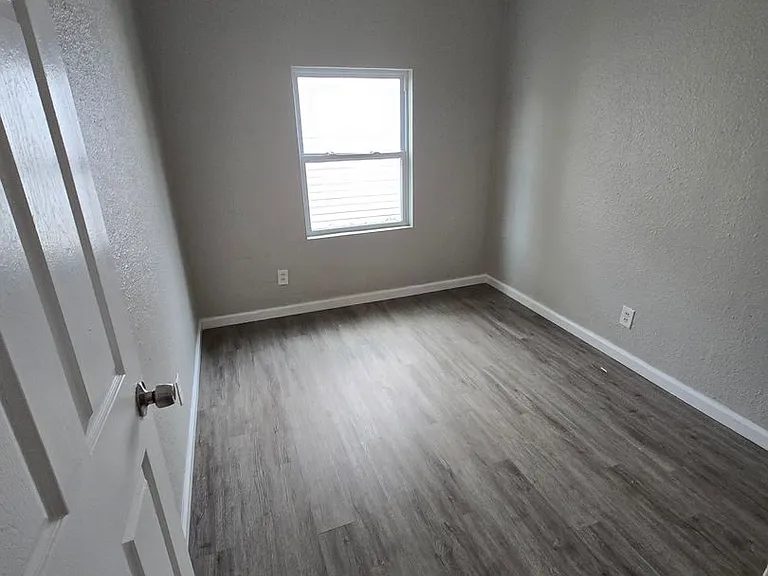 1140 Saint Rose Ln — Photo 15