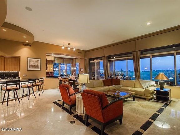 005_Living Room