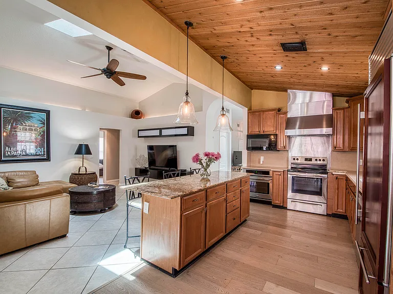 149 Cypress Cv — Photo 11