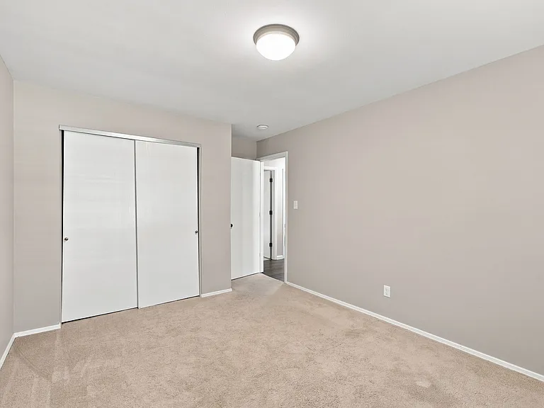 4874 Vermilion Dr — Photo 18