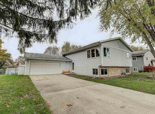 1506 Greenfield Cir, Sun Prairie, WI 53590