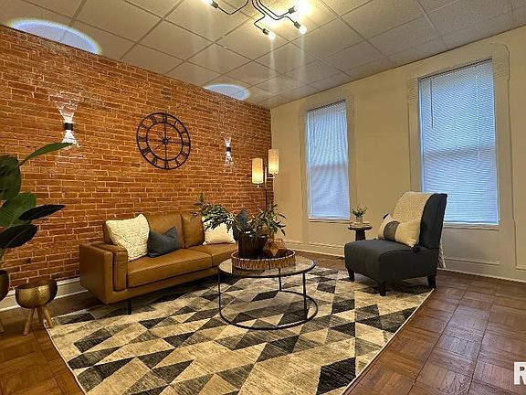5th image of 522 Adams St