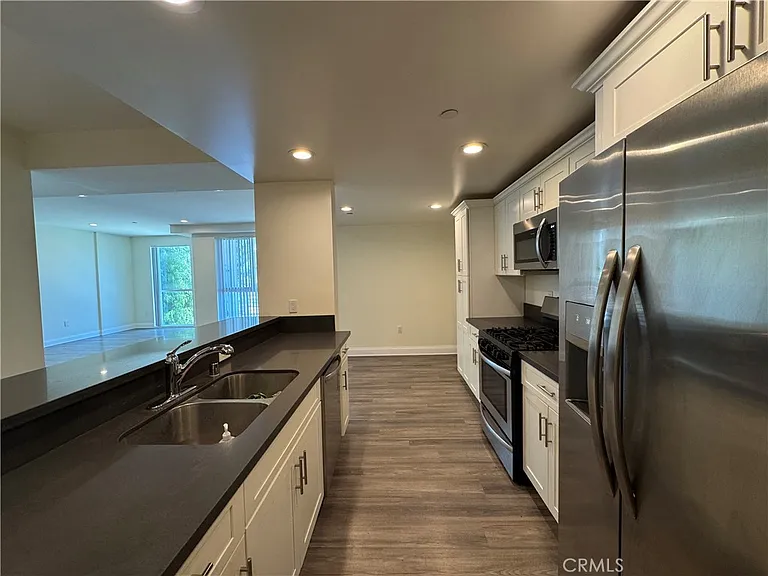 14934 Burbank Blvd #202 — Photo 3