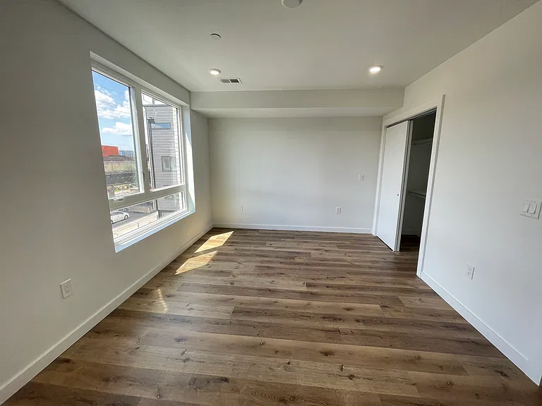 S Taylor St — Photo 12