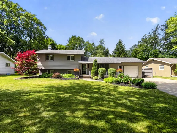 2112 Hillgrove Pkwy, Midland, MI 48642