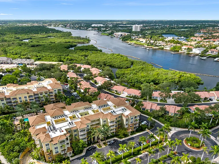 Riverwalk Pointe — Photo 19