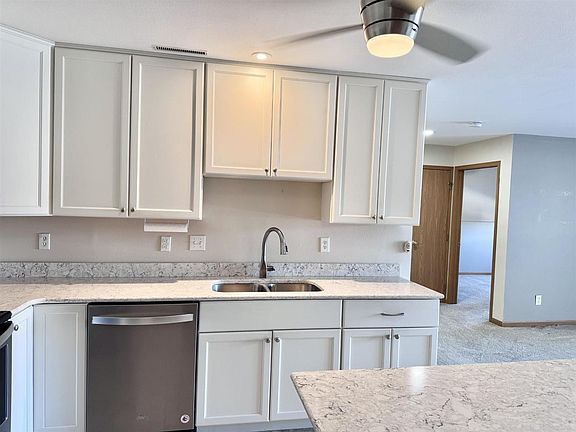 4th image of 6410 Creekside Dr NE Unit 2