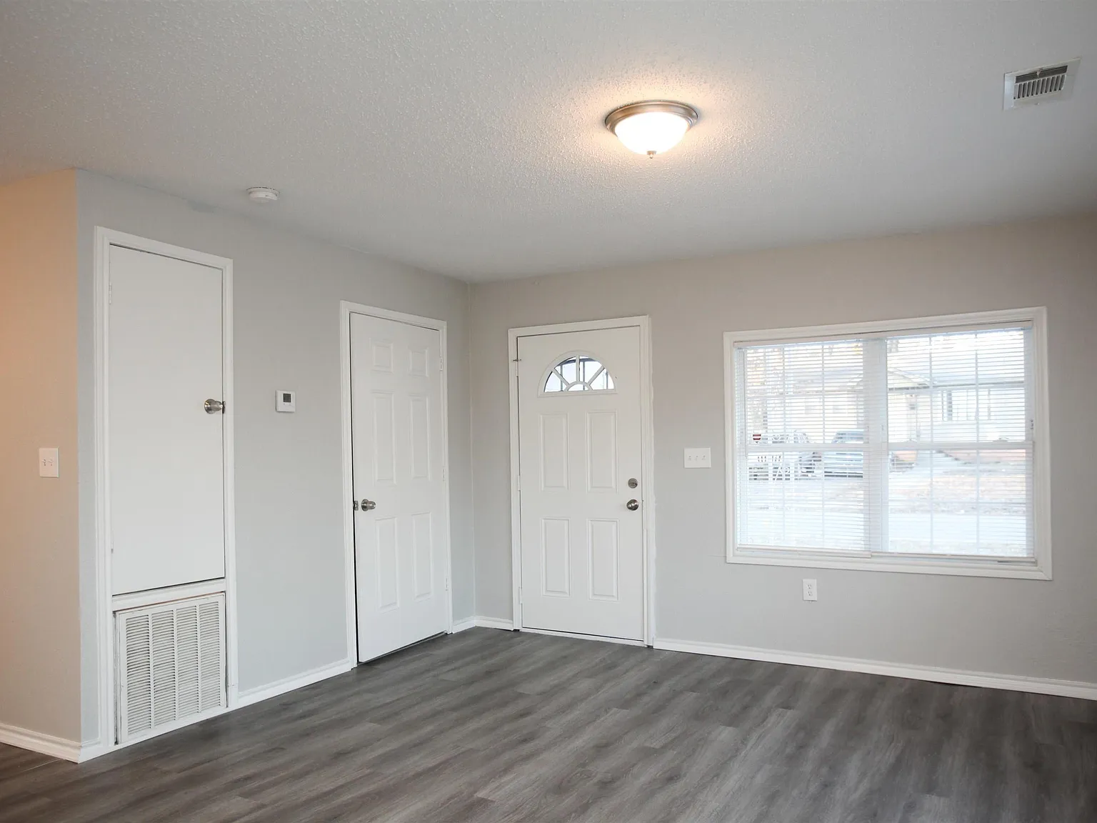 2 bed, 1.5 bath, 1207 sqft, $900 — Photo 4