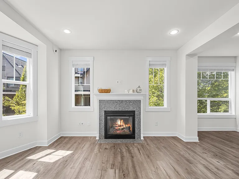 1382 Chelsea Walk NE — Photo 6