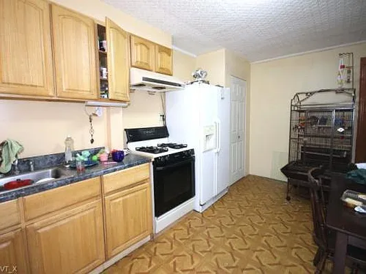 Sold by Fillmore | media 1