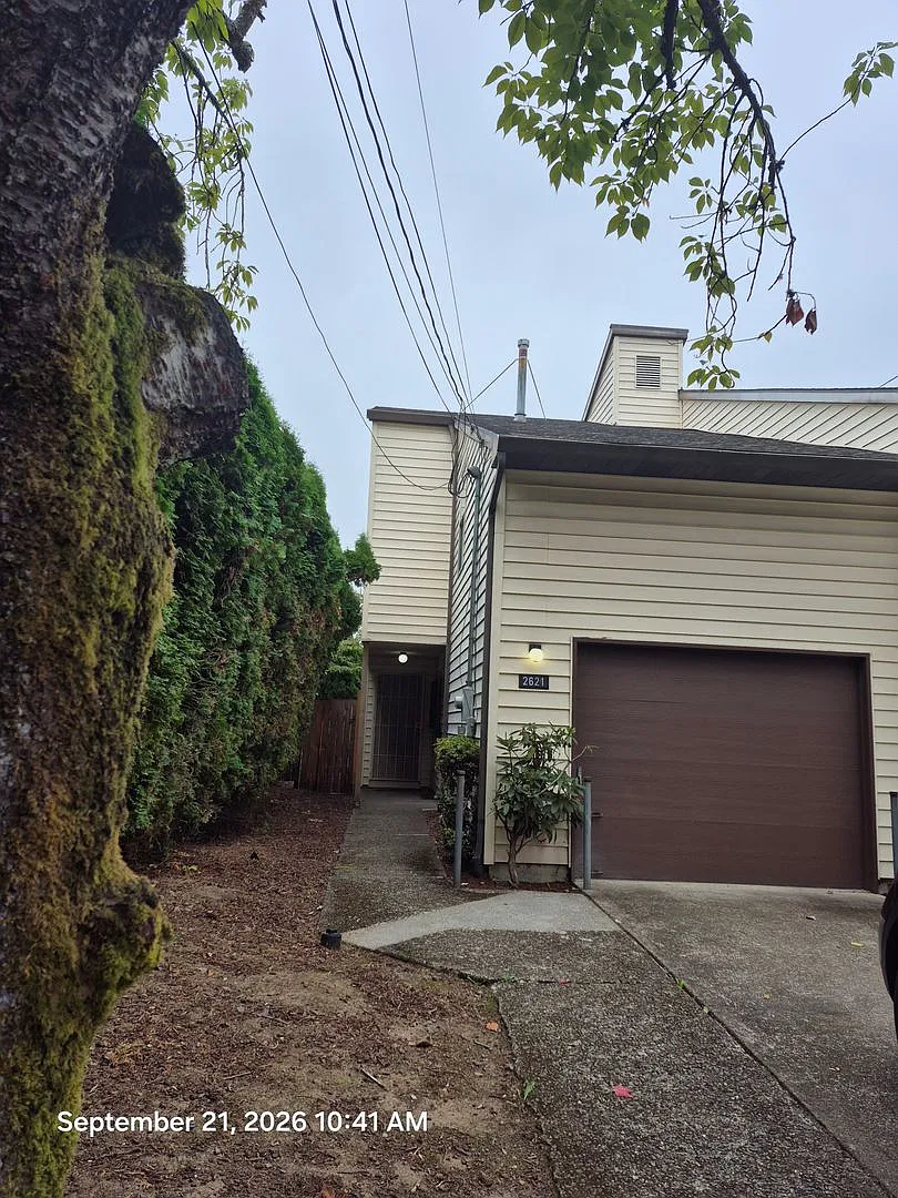 PM-42 SE 35th — Photo 3