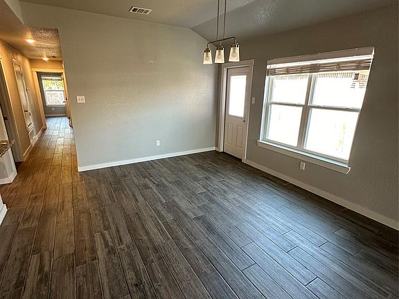 3rd image of 3102 Stonewall Dr #B