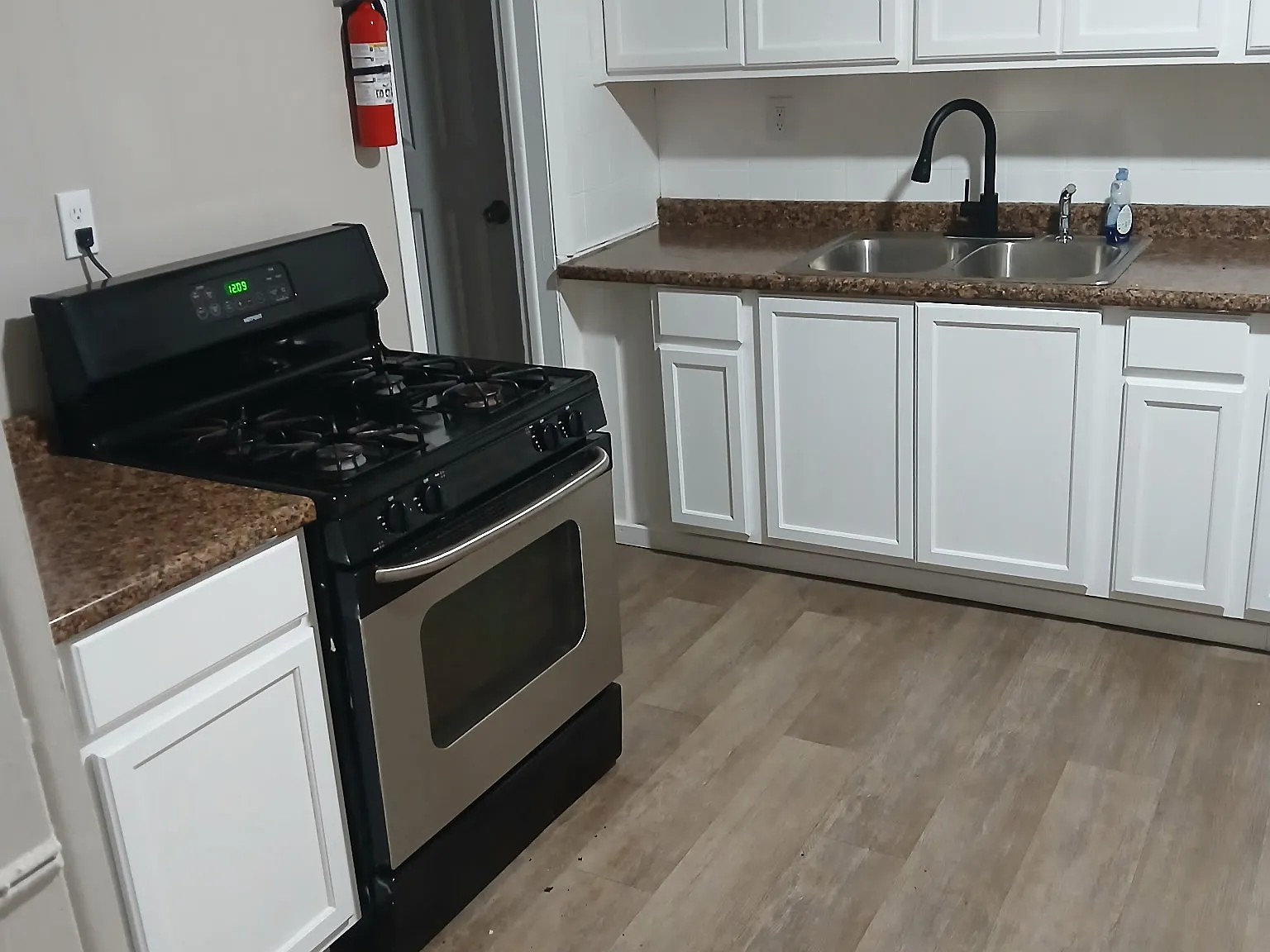 3 bed, 1200 sqft, $1,000 — Photo 1