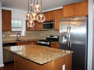 3-27 Endeavor Pl, College Pt, NY 11356