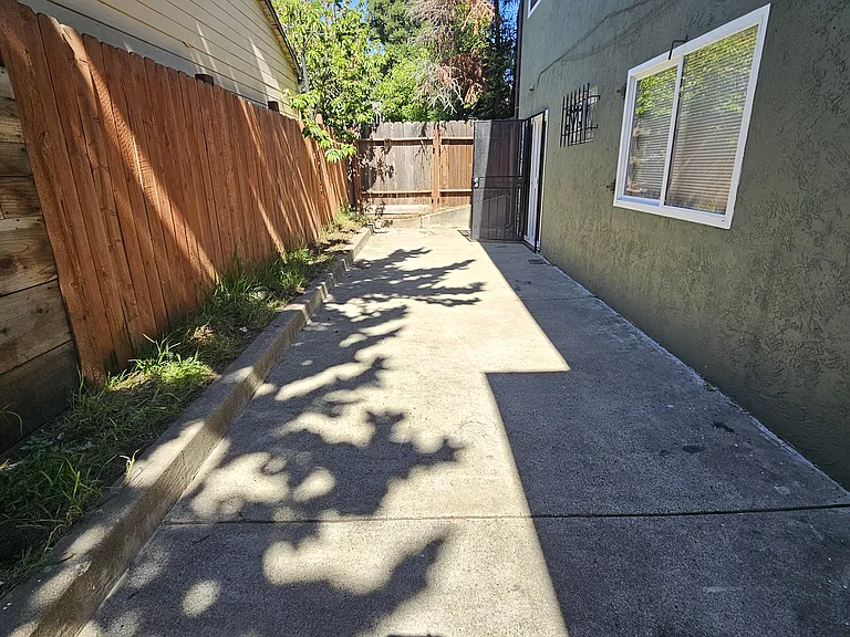 4101 Porter St #6 — Photo 16