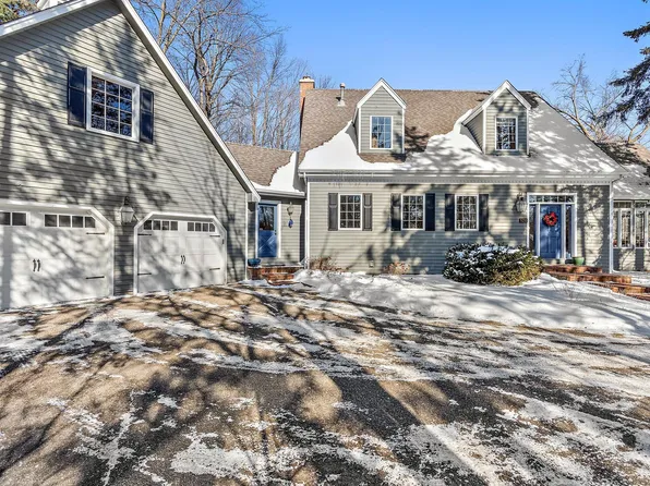 520 Far Hill Rd, Wayzata, MN 55391