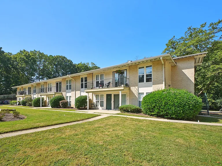 Spanish Trace Apartments — Photo 17