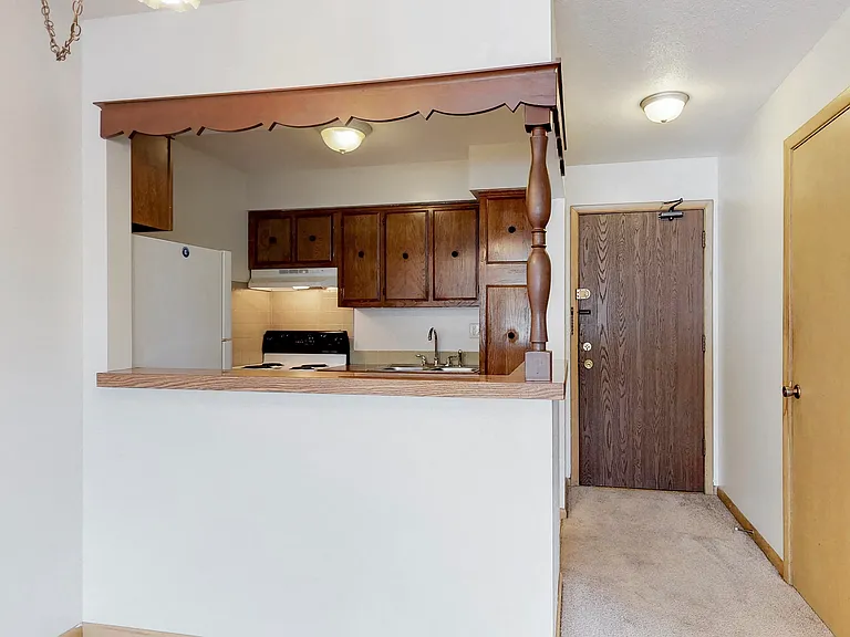 Plaza Manor — Photo 18