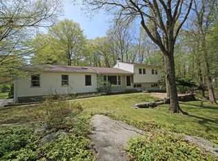 62 Bob Hill Rd, Ridgefield, CT 06877