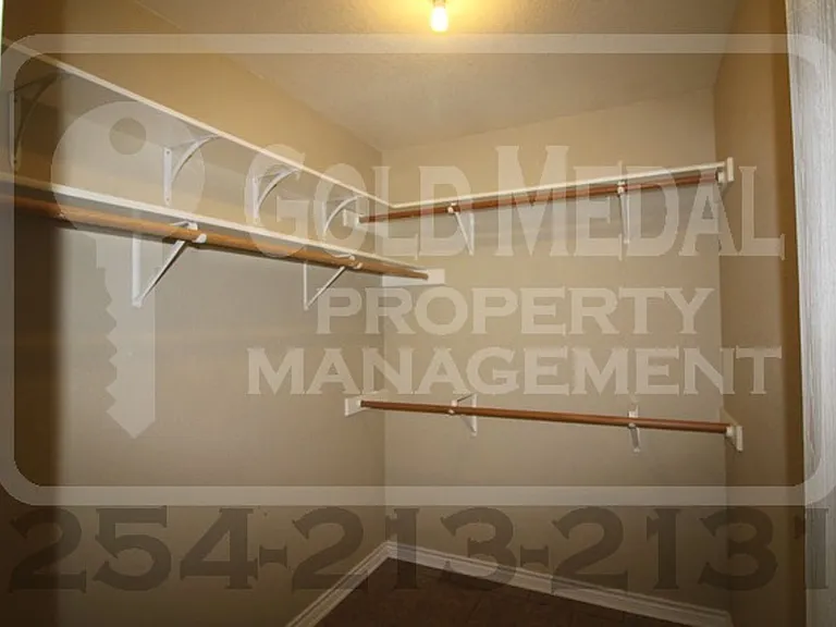 2405 Westwood Dr — Photo 11