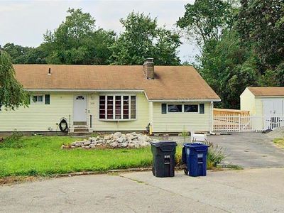 208 Negansett Ave, Warwick, RI, 02888