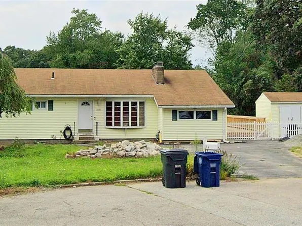 208 Negansett Ave, Warwick, RI 02888
