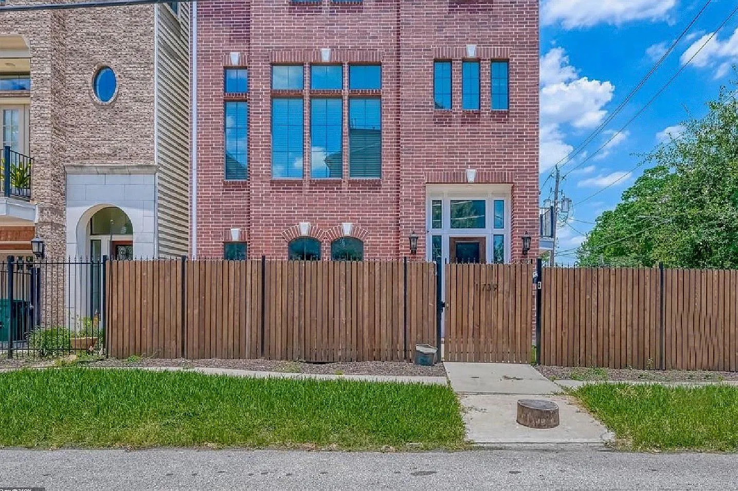 3 bed, 3.5 bath, 2376 sqft, $3,900 — Photo 1