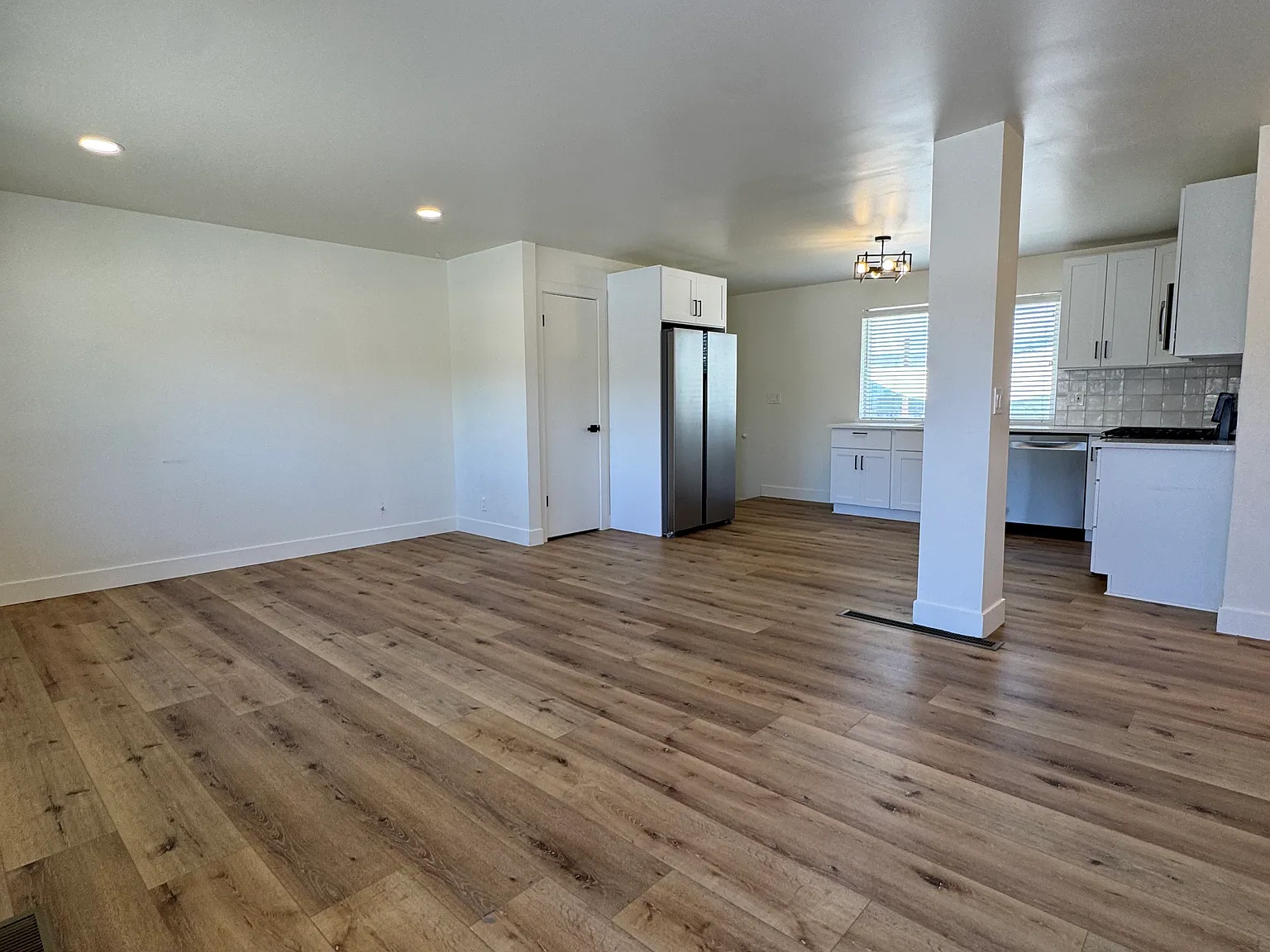 4 bed, 1800 sqft, $2,425 — Photo 2