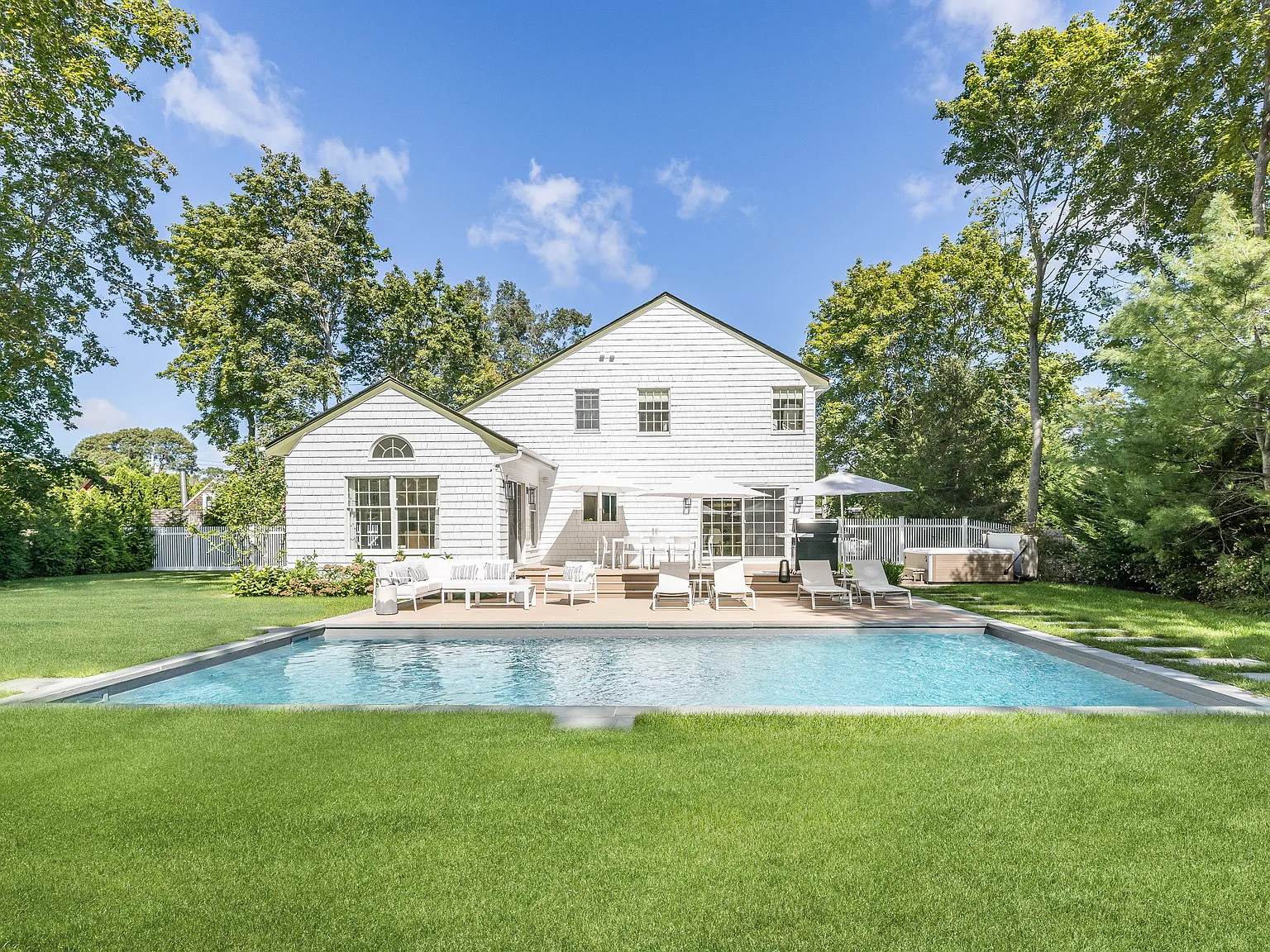 Completely brand new stunning 4 bed boutique Sag Harbor rental — Photo 1